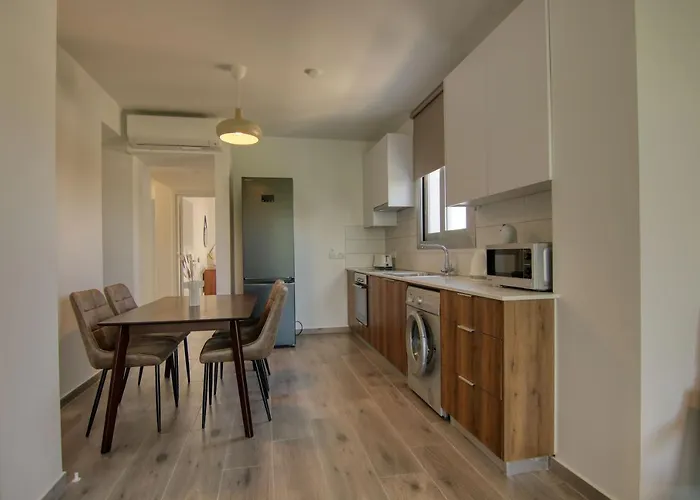 Phaedrus Living Coral Suites Harmony