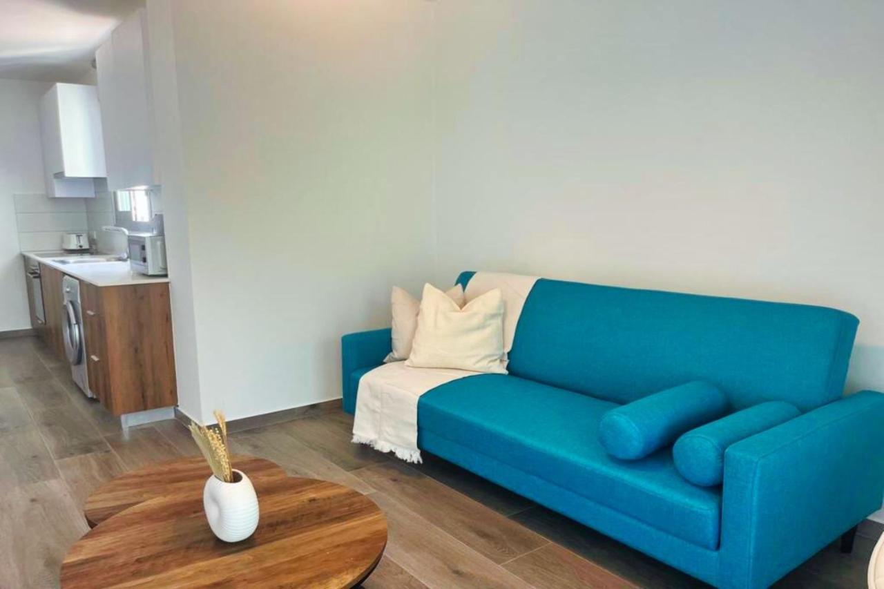 Phaedrus Living Coral Harmony Apartment